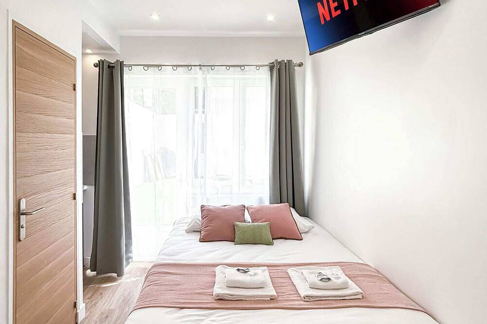Entire apartment, Hoche C 105 - Studio Apartment, Sleeps 2 in Le Pré-Saint-Gervais, Seine-Saint-Denis