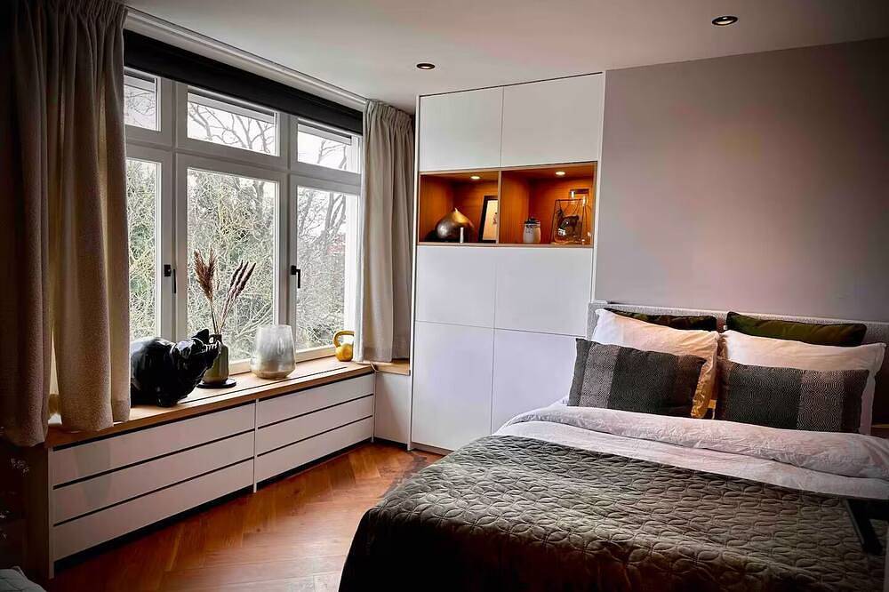 Exclusive family home with stunning rooftop terrace near beach, harbour and city in Scheveningen, Den Haag