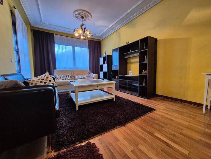Apartamento para 8 personas, con Balcón además de Terraza y Jardín en Laviana