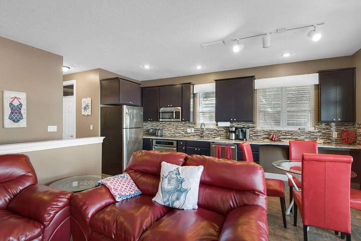 Vacation home for 6 people, with balcony and yard as well as pool in Destin