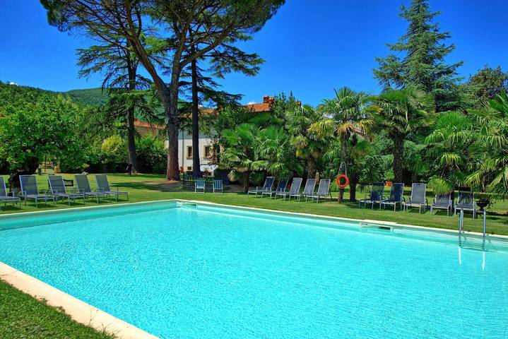 Villa per 18 persone, con balcone e piscina in Casentino