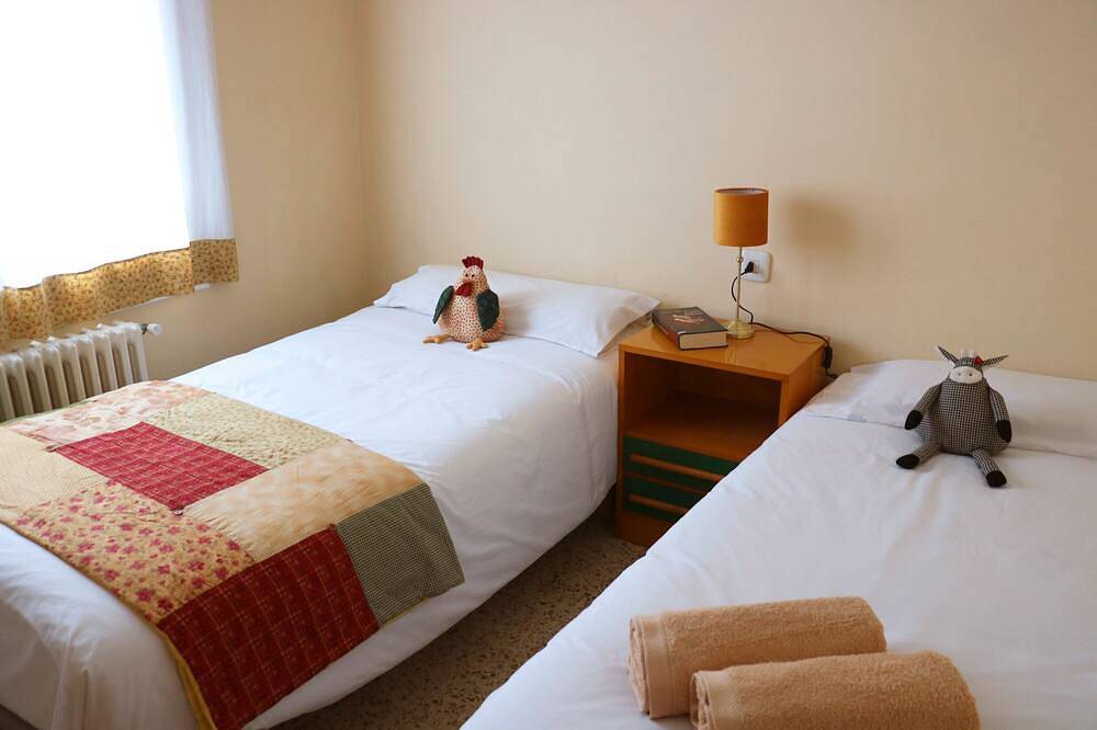 Holiday Home 'Cal Castro' with Private Terrace, Private Garden and Wi-Fi in Sant Hilari Sacalm, Girona Province