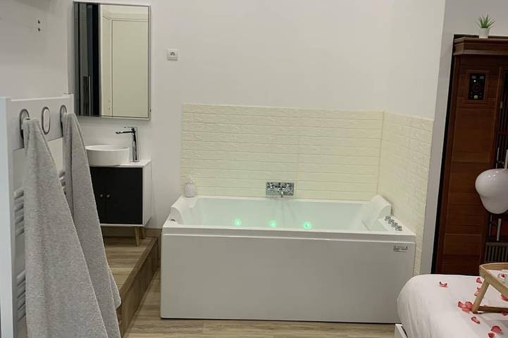 Appartement entier, Appartement Sauna & Spa - Nahleo Scandinave in Dole, Jura