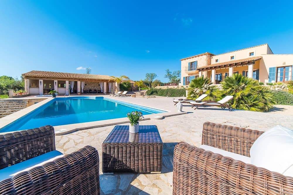 Nice home in Porreres with private swimming pool, can be inside or outside in Montuïri, Majorca Center