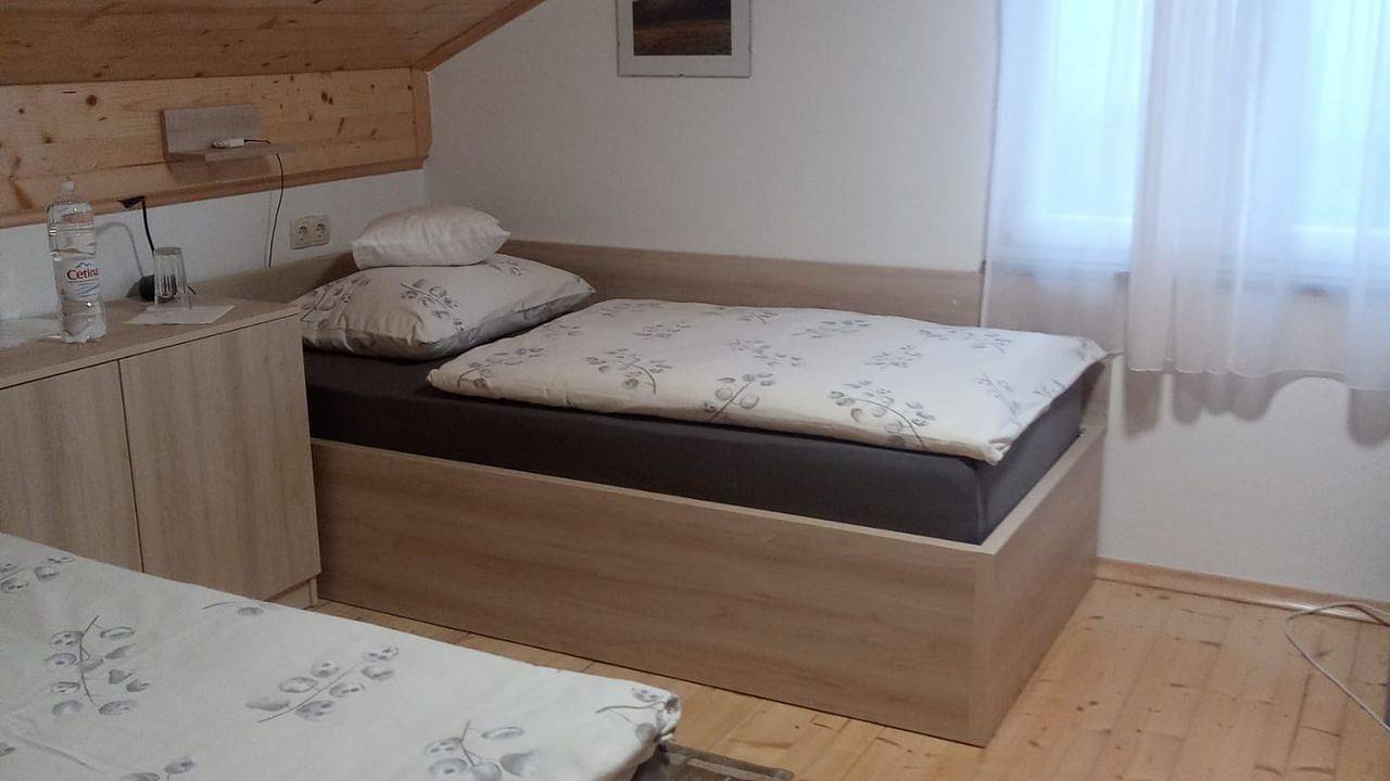 Ganze Ferienwohnung, Zimmer für 3 Personen (17 m²) in Kijevo in Dalmatinisches Zagora