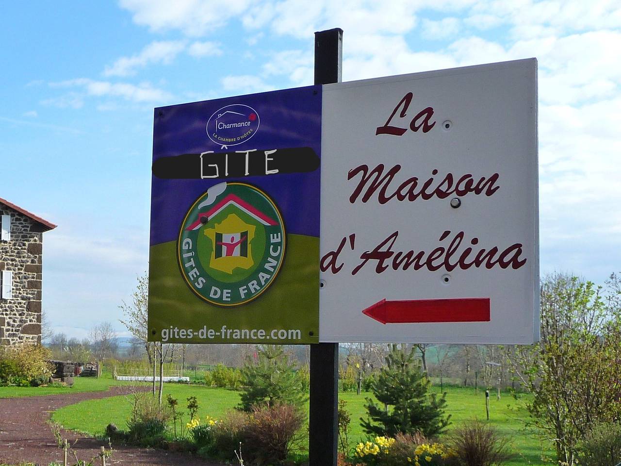 Gîte tout inclus avec terrasse, jardin et parkings, proche Puy-en-Velay et chemins de randonnée. in Séneujols, Haute-Loire