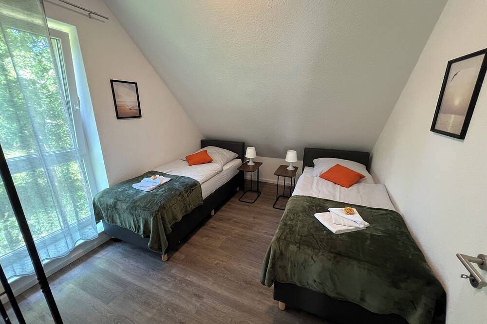 Ganze Wohnung, Fewo \"Neptun\" Papenburg 2Sz Ebk Modernes Bad Grosse Dachterrasse Neubau Wlan in Papenburg, Nordseeküste