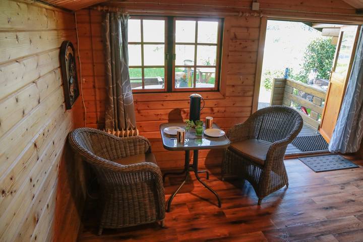 Ganze Ferienwohnung, Trekkinghütte auf dem Tackeberg - Holzhütte mit 15qm, max. 2 Personen in Neuhaus (Möhnesee), Möhnesee