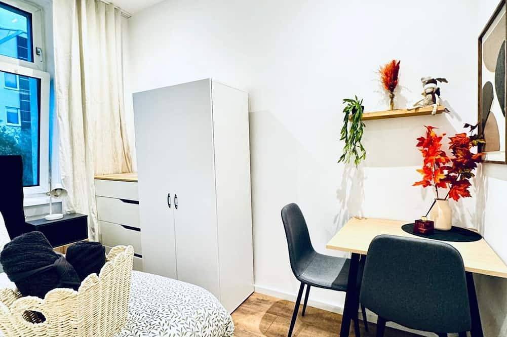 Ganze Wohnung, Affordable Studio with Kitchen & Private Bath – Central Location in Klosterneuburg, Wien-Umgebung