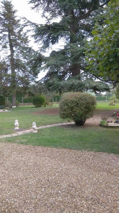 Location de vacances pour 4 personnes, avec vue et jardin à Saint-Julien-de-Chédon - 4