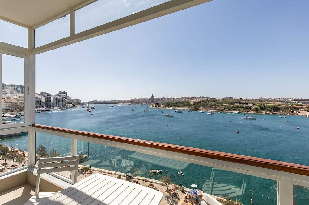 Geheel appartement, Stunning - Seafront 3-Bedroom 6th Floor + Garage! in Sliema, Malta