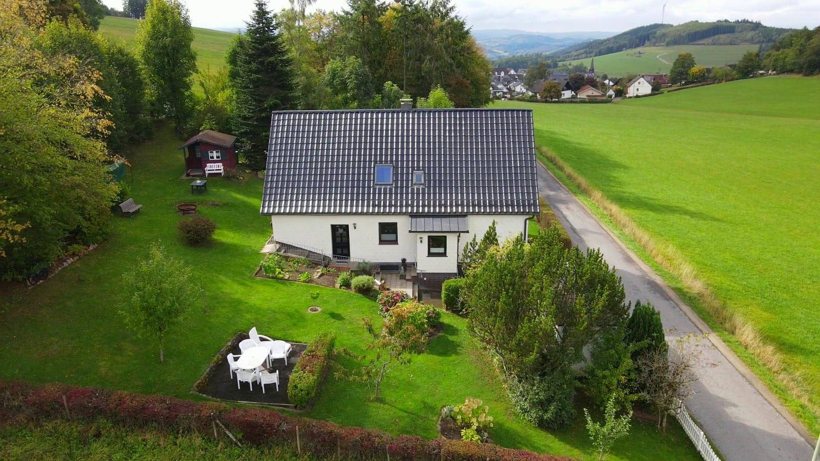 Ganze Wohnung, Ferienwohnung "Sunnenviul", traumhafte Auszeit im Grünen - mit Terrasse & herrlichem Ausblick in Lennestadt, Sauerland