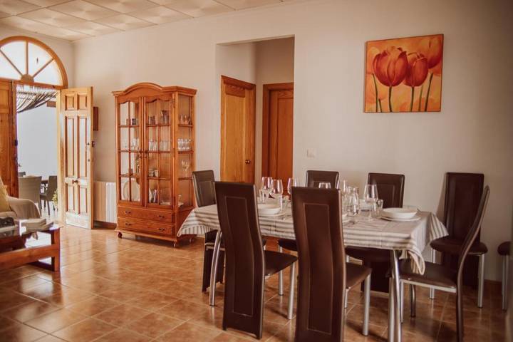 Location de vacances pour 11 personnes, avec terrasse ainsi que piscine et vue à Baena - 4