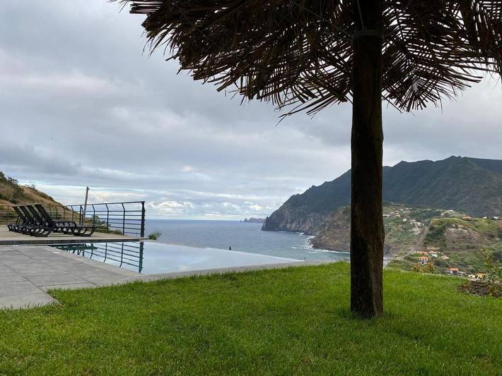 Casa de férias para 6 pessoas, com terraço e piscina e ainda vista em Porto da Cruz