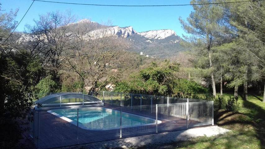 Location de vacances pour 8 personnes, avec piscine ainsi que jardin et terrasse à Le Revest-les-Eaux - 3