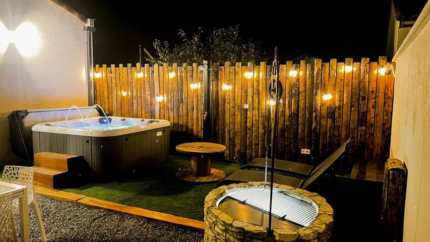 Gîte pour 14 personnes, avec piscine et terrasse ainsi que jacuzzi et jardin, animaux acceptés à L'Isle-sur-la-Sorgue - 3