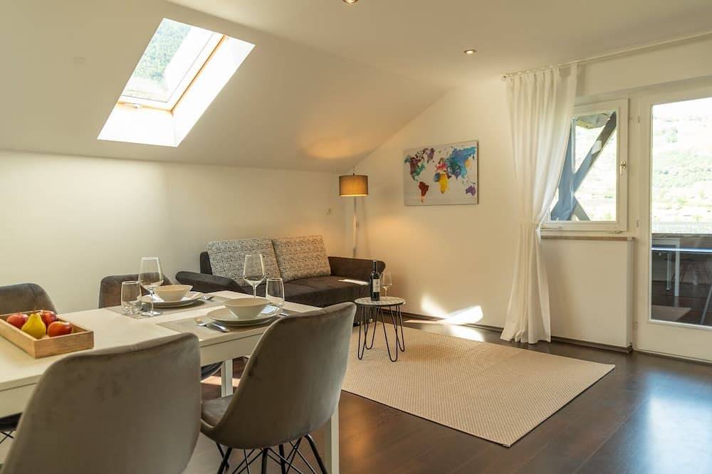 Ganze Wohnung, Gemütliche Dachgeschosswohnung mit Schönem Ausblick in Algund, Texelgruppe