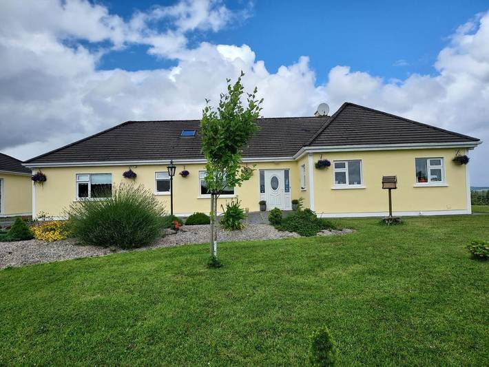 Bed & breakfast for 4 people, with Terrace and Garden in Connemara