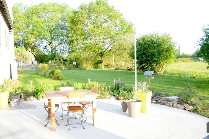 Chambre d’hôte pour 2 personnes, avec Terrasse ainsi que Jardin et Vue à Bellenaves