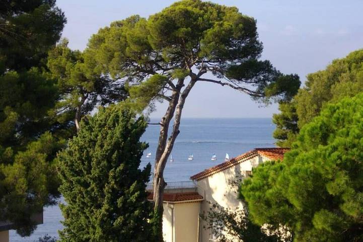Gîte pour 5 personnes, avec balcon dans Plage Font Brun Carqueiranne
