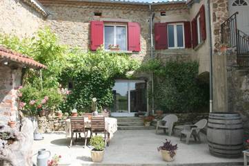 Cottage pour 3 personnes, avec jardin ainsi que terrasse et piscine à Sécheras