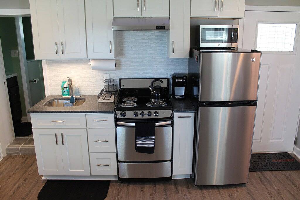 Praktisch Home With Guest House in Lynchburg, Virginia