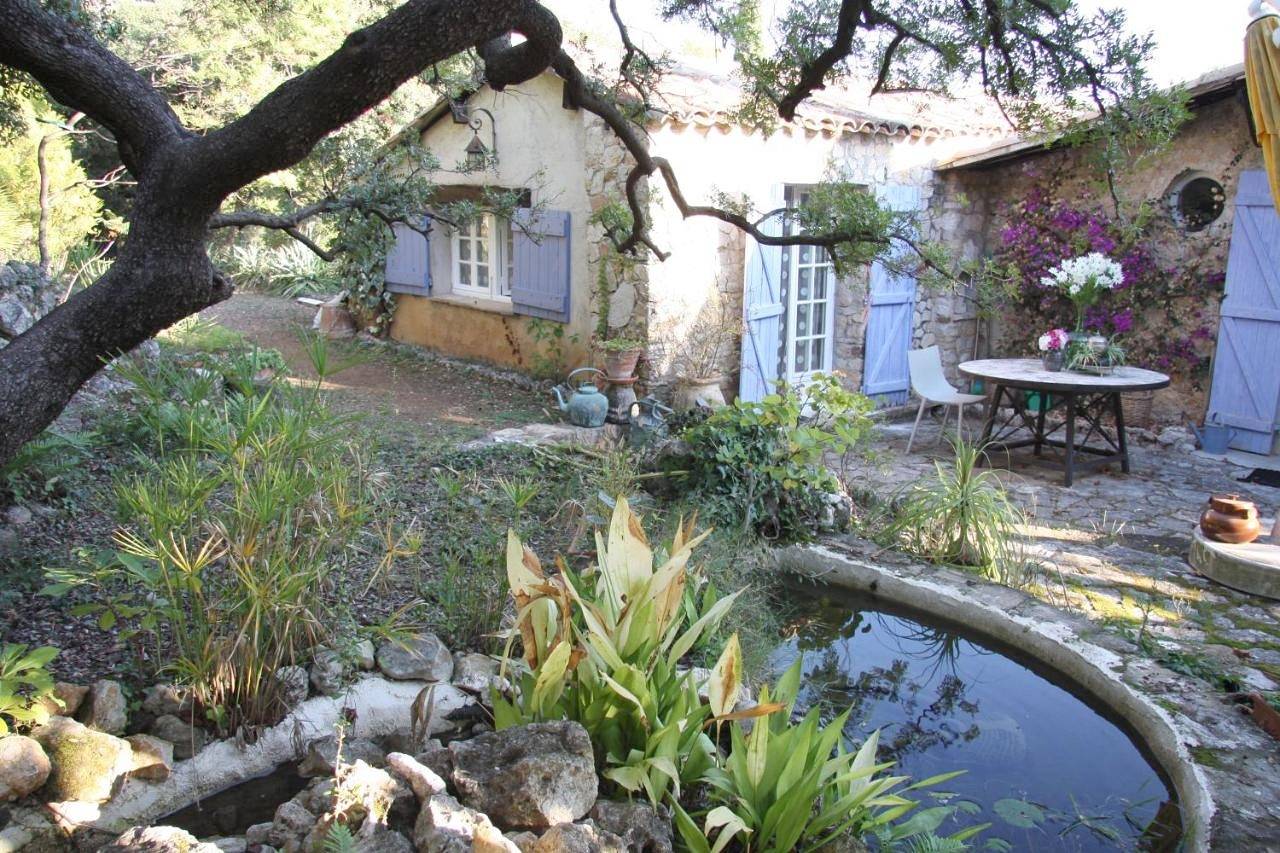 La maison bleue in Carros, Côte méditerranéenne (France)