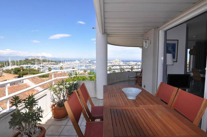 Gîte pour 6 personnes, avec Balcon ainsi que Terrasse et Vue dans Gare D Antibes
