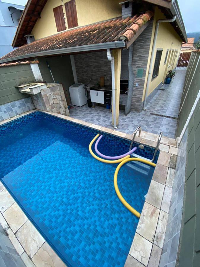 Casas e apartamentos de temporada para 10 pessoas, com piscina e balcão, com animais de estimação em Itanhaém