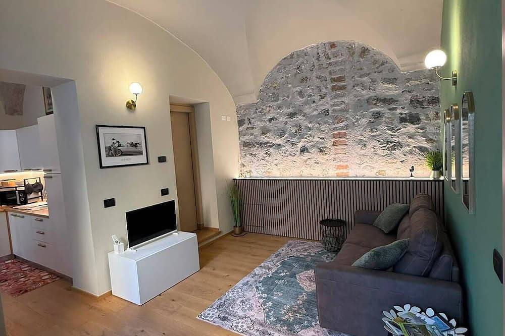 Appartamento intero, Appartamento Palazzo Storico con Corte Privata nel Borgo di Lovere Max 3 Ospiti in Lovere, Lago d'Iseo