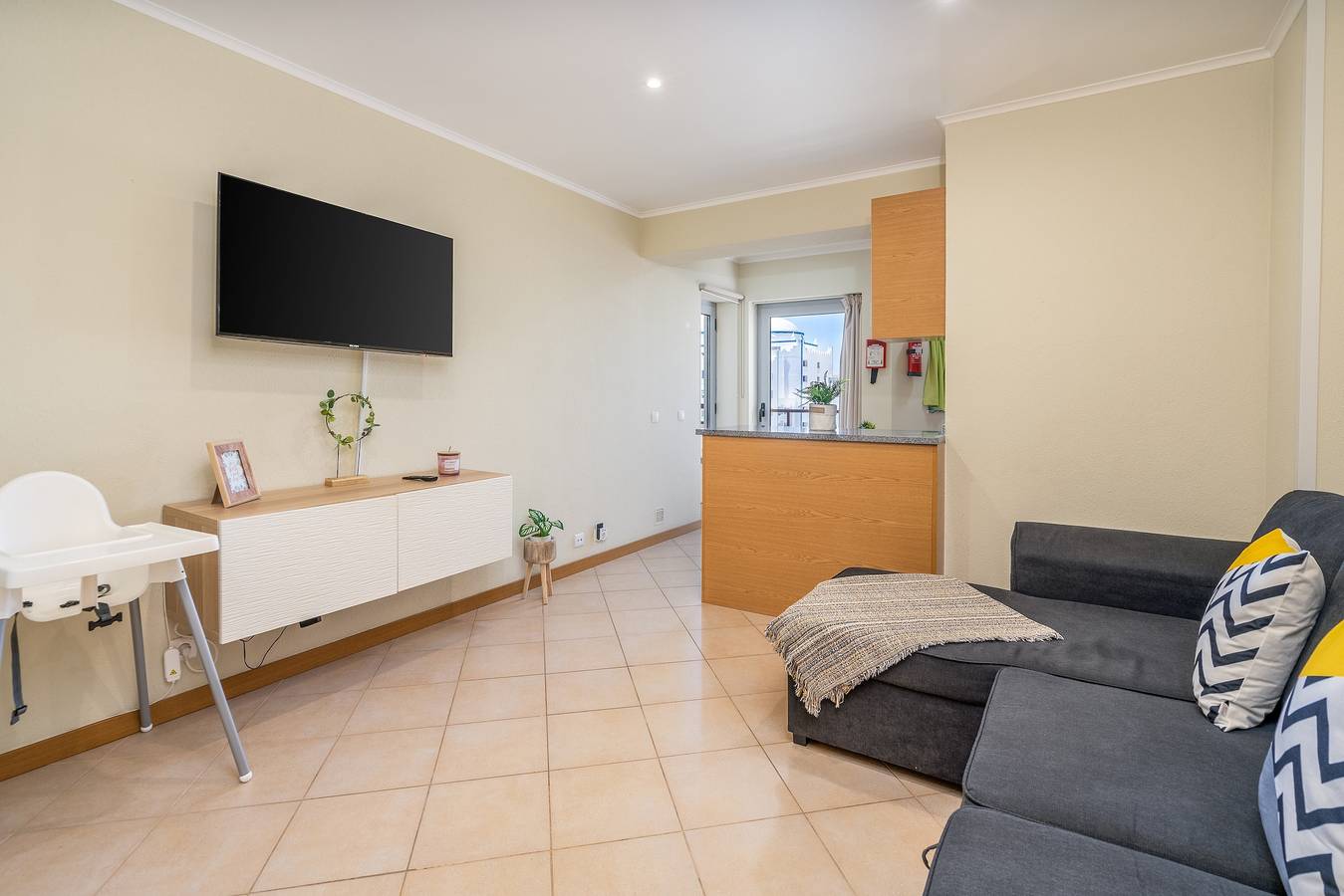 Apartamento inteiro, Apartamento 'Karol Vaz 4' com piscina partilhada, Wi-Fi e ar condicionado in Praia da Rocha, Portimão