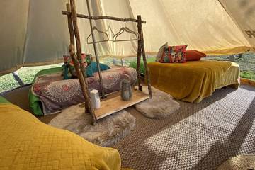 Gîte pour 4 personnes, avec jacuzzi et jardin ainsi que terrasse et piscine dans Thiel-sur-Acolin