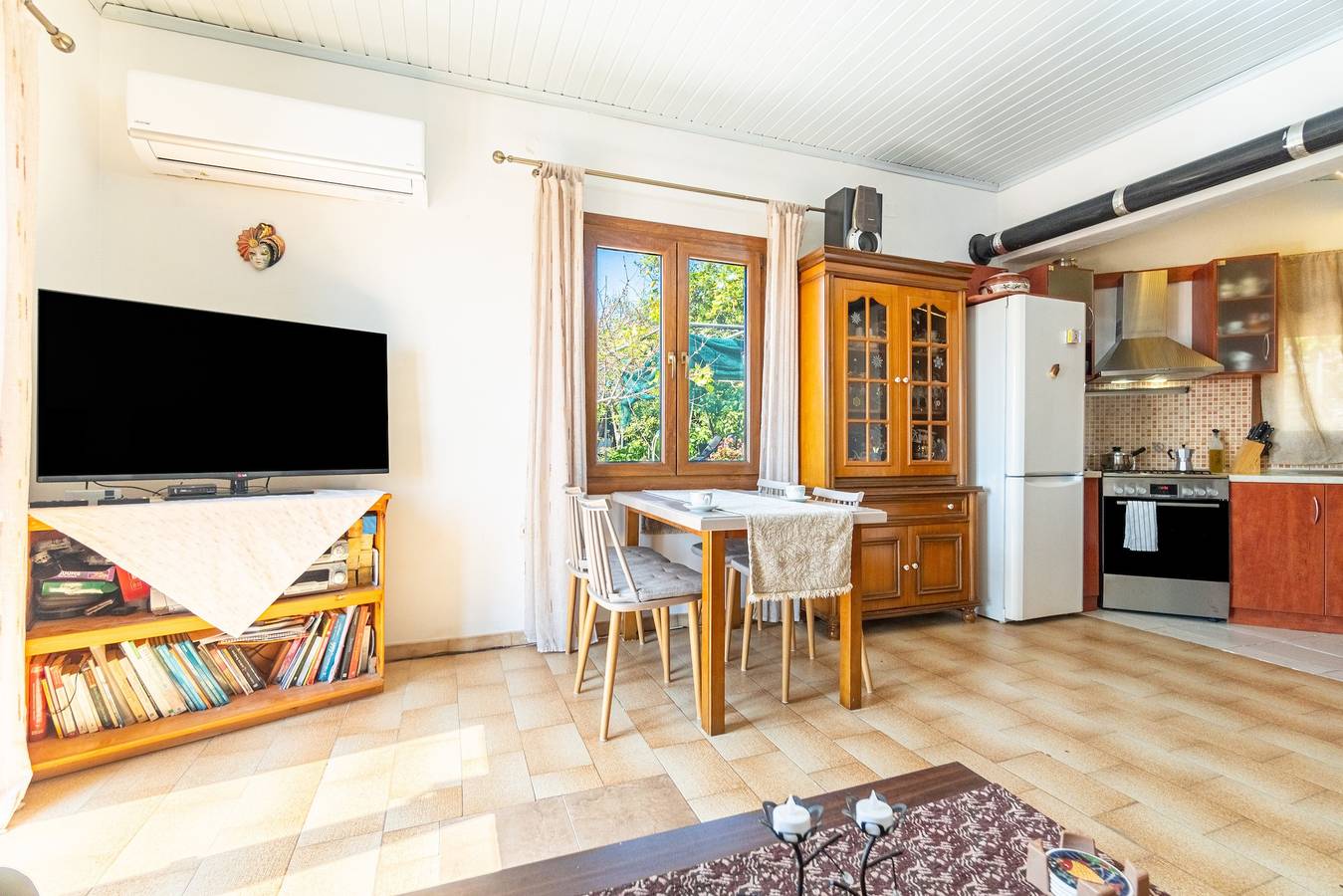 Holiday Home 'Victoria's House' with Sea View, Wi-Fi and Air Conditioning in Paxos