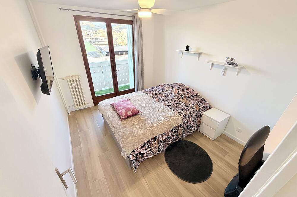 Appartement entier, Appartement haute de gamme 4 chambres avec grand balcon in Toulon, Côte méditerranéenne (France)
