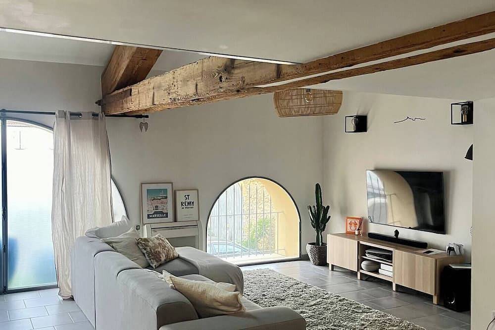 Magnificent Loft near town center in Saint-Chamas, Istres region