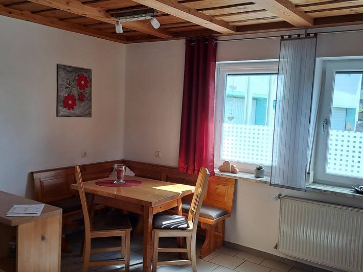 Ferienwohnung für 5 Personen, mit Balkon/Terrasse und Balkon sowie Terrasse und Garten