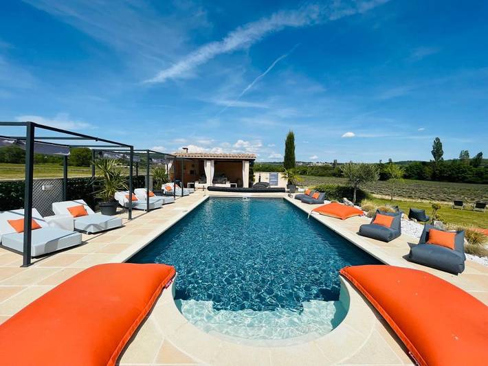 Chambre d’hôte pour 4 personnes, avec piscine ainsi que jardin et jacuzzi