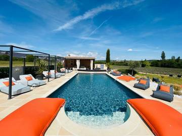 Chambre d’hôte pour 4 personnes, avec jardin ainsi que piscine et vue à Sault