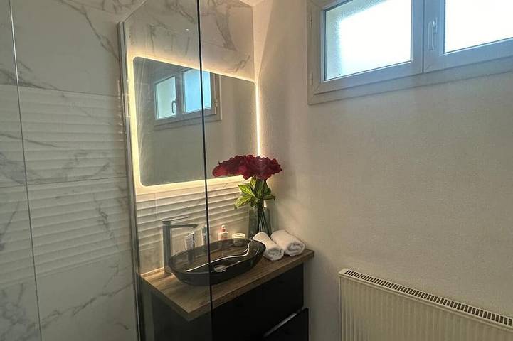 Apartamento entero, Beautiful 3-room apartment with unobstructed views, private underground parking, and the Zenith just a stone's throw away in Estrasburgo, Región de Estrasburgo