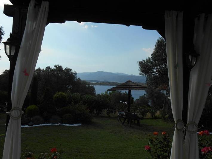 Location de vacances pour 4 personnes, avec jardin et vue dans Ormos Panagias - 3