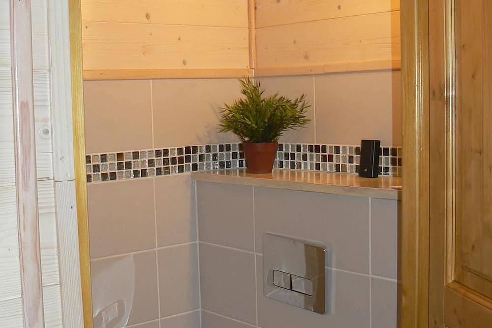 Chalet avec vue sur les Alpes, 4 chambres, idéal pour les vacances. in Le Biot, Région de Thonon-les-Bains