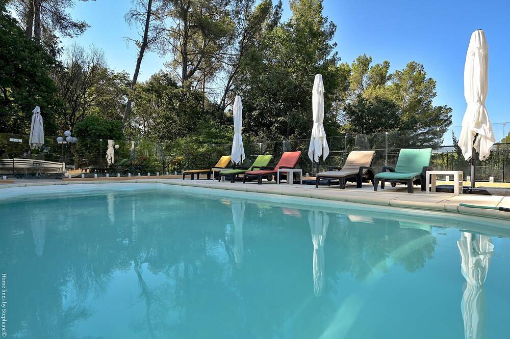 Ganze Wohnung, Large studio with terrace and pool view in La Bouilladisse, Marseille und Umgebung