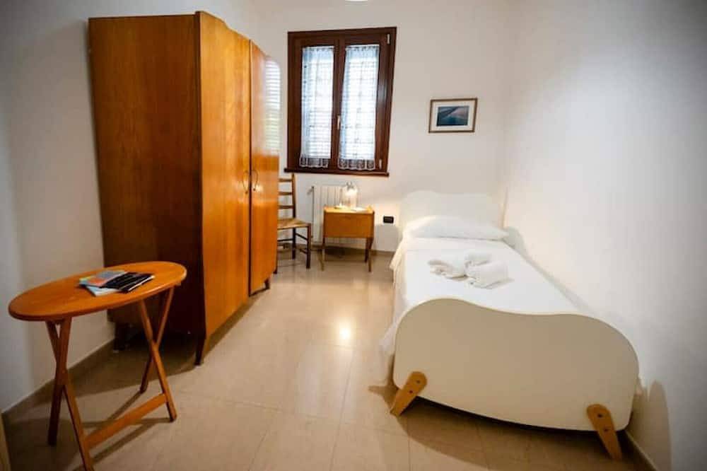 Appartamento intero, La Via per Tharros Iun Q8791 appartamento in centro con parcheggio e cortile in Oristano, Campidano