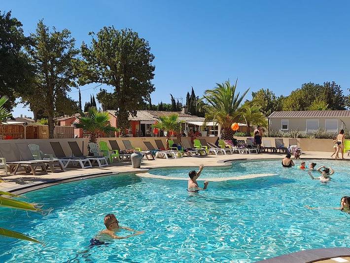 Camping pour 2 personnes, avec Balcon ainsi que Terrasse et Bassin pour enfant dans Golfe de Saint-Tropez