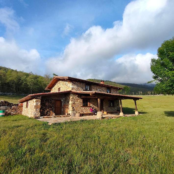 Casa rural para 6 personas, con jardín y vistas, Se admiten mascotas en Cabezón de Liébana - 2