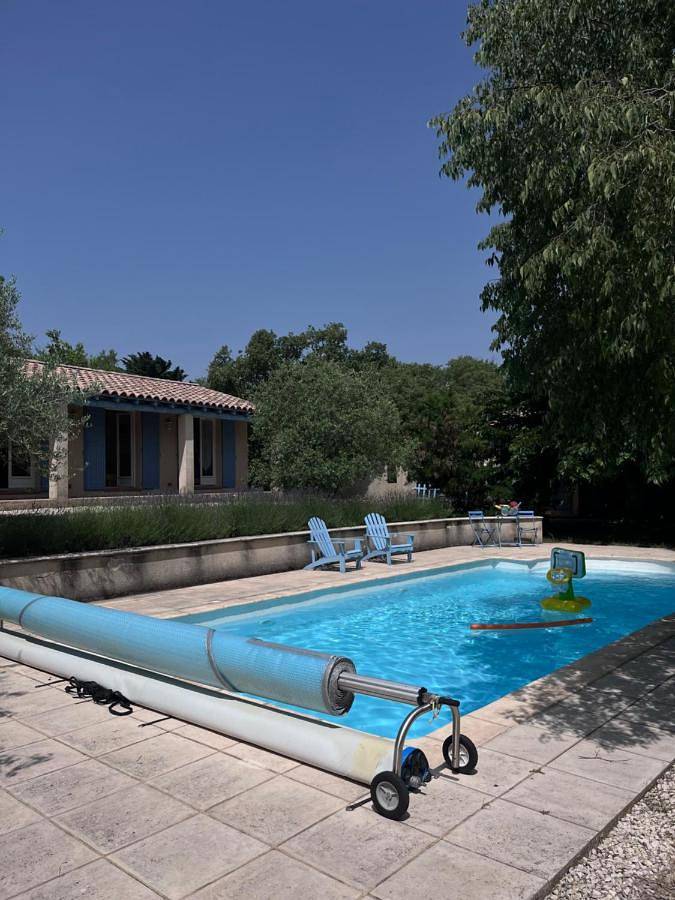 Location de vacances pour 12 personnes, avec piscine ainsi que vue et jardin, animaux acceptés à Salazac