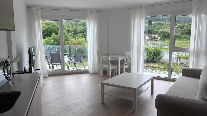Apartamento para 5 personas, con piscina además de vistas y jardín en Ortigueira