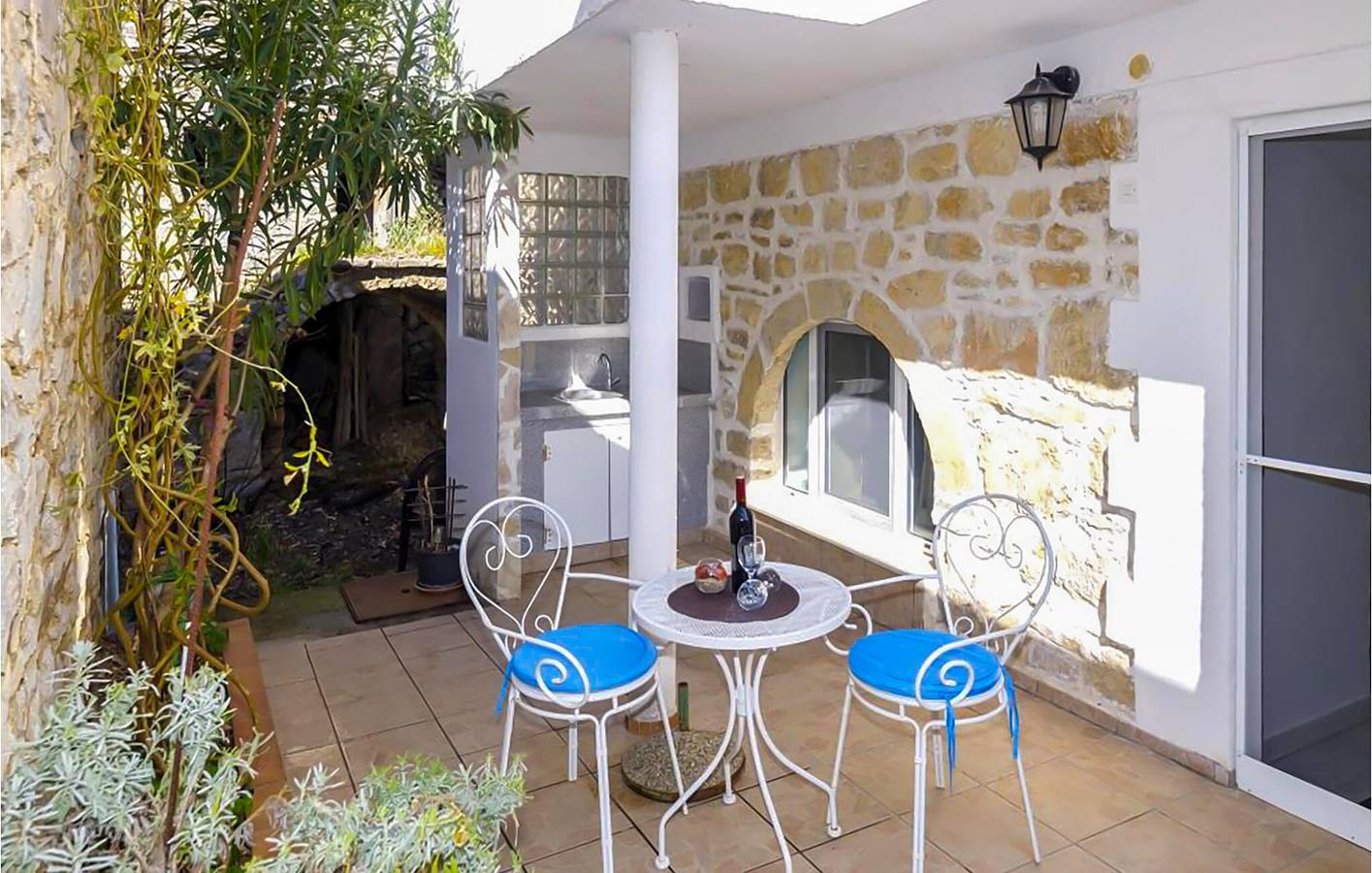 Ganze Ferienwohnung, Apartment mit Meerblick, Wifi, AC, Parkplatz und Terrasse - 2km zum Strand in Brela, Makarska Riviera