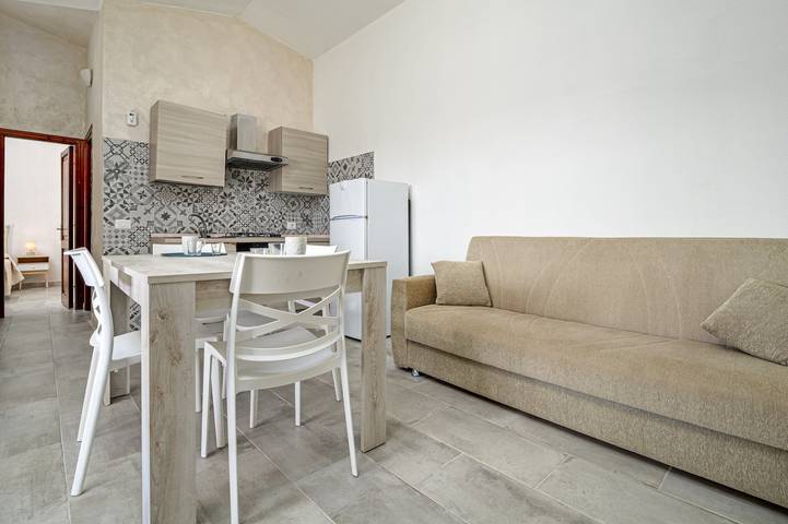 Appartamento intero, Appartamento 'Brezza Marina - Terrace' con Terrazza Privata, Wi-Fi e Aria Condizionata in San Teodoro, Olbia-Tempio