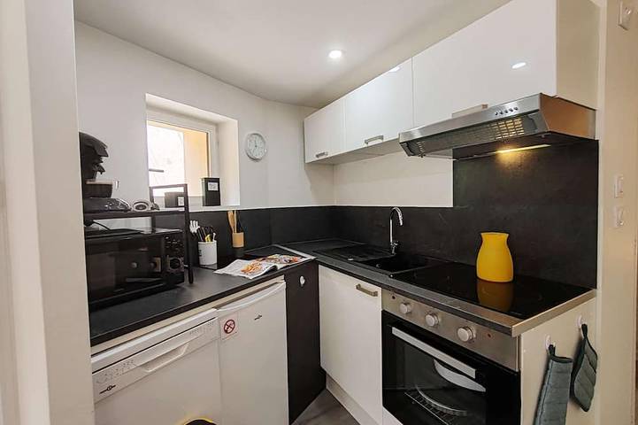 Ganze Wohnung, L'Escapade - 1 bedroom - 2 people - Terrace in Châtel-Guyon, Regionaler Naturpark Volcans d'Auvergne